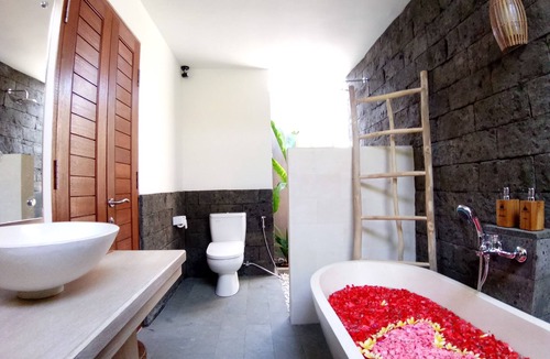 Kenderan Bed & Breakfast | Three Gold Luxury Private Villa