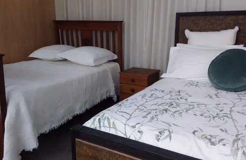 Woodend North Apartment | Three Horseshoes Studio open plan studio