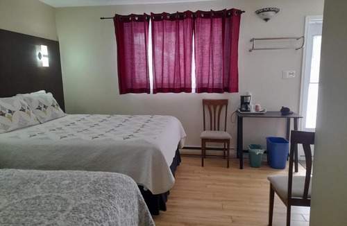 Bobcaygeon Hotel | Three Island Motel