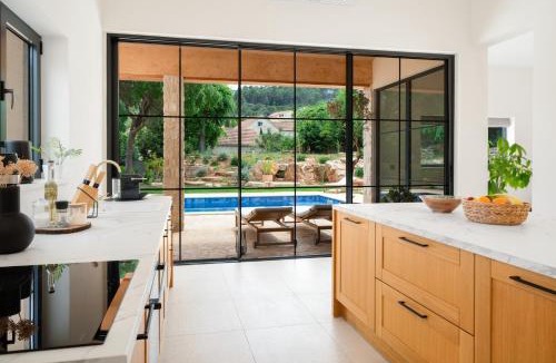 Vrisnik Villa | Three Little Birds