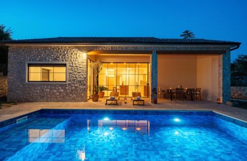 Vrisnik Villa | Three Little Birds
