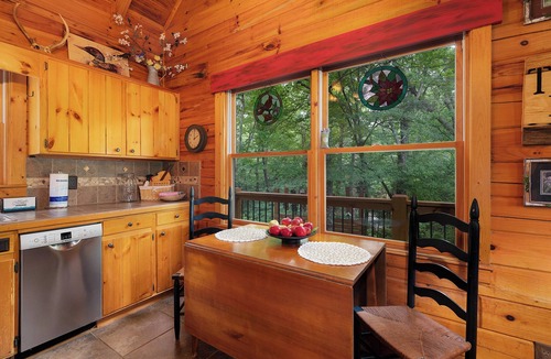 Hidden Lake Cabin | Three Loves Cabin-Cherry Log GA