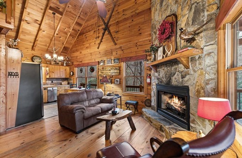 Hidden Lake Cabin | Three Loves Cabin - Mountain View | Hot Tub | Pet Friendly | Firepit