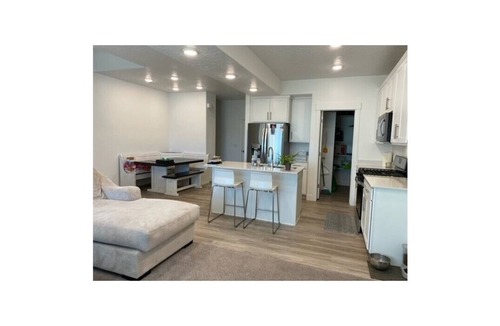 Farmington House | Three miles to Lagoon,