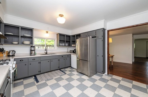 Three Oaks House | Three Oaks Home With Two Night Summer Min!