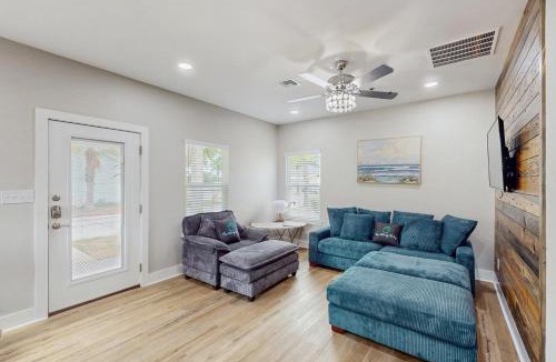 Fulton House | Three Palms By The Bay