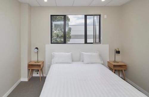 Papatoetoe Cabin | Three Palms Lodge