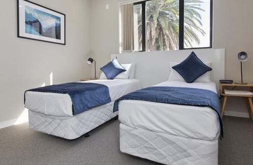 Papatoetoe Cabin | Three Palms Lodge