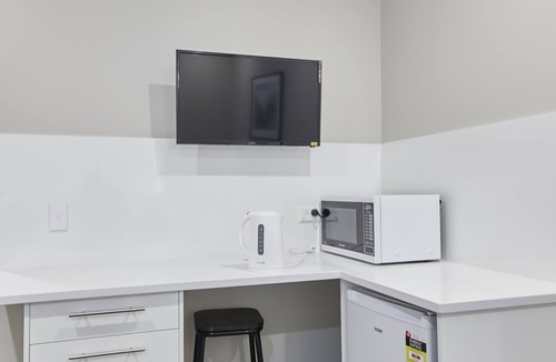 Papatoetoe Hotel | Three Palms Lodge