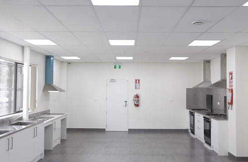 Papatoetoe Hotel | Three Palms Lodge