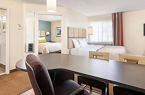 North Arlington Hotel | Three Pet-friendly Units! Comes with Full Kitchens, Near Six Flags Over Texas!