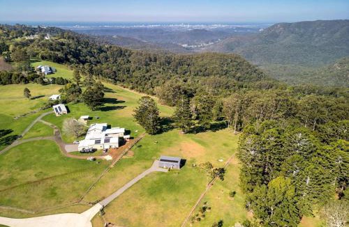 Mount Tamborine House | Three Pines Tiny Home Your Mountain Escape