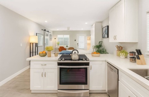 Grant Hill Apartment | Three Private Units| Pool/Spa|Downtown|Freeways|Beaches