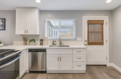Grant Hill Apartment | Three Private Units| Pool/Spa|Downtown|Freeways|Beaches