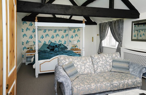 Burton on Trent Hotel | Three Queens Hotel