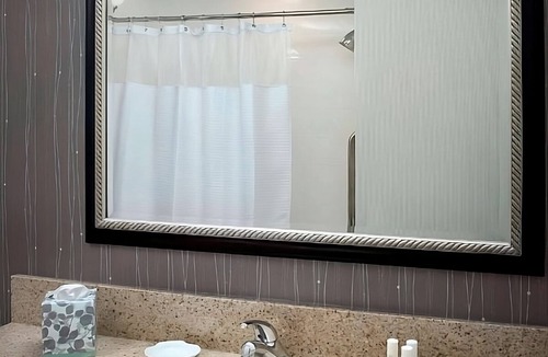 Newark Hotel | THREE Relaxing Units, Indoor Swimming Pool, Pets Allowed, Free Parking!