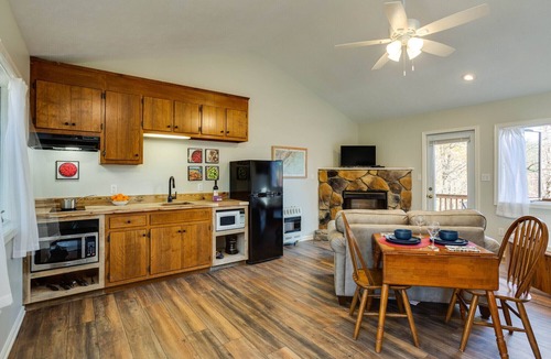 Montebello Apartment | Three Ridges Cabin-kitchen, fireplace, jacuzzi