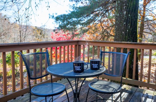 Montebello Apartment | Three Ridges Cabin-kitchen, fireplace, jacuzzi