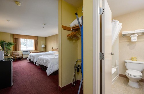 Sedro-Woolley Hotel | Three Rivers Inn Sedro Woolley