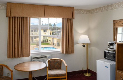 Sedro-Woolley Hotel | Three Rivers Inn