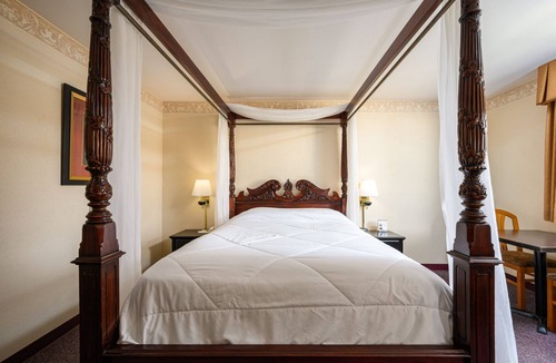 Sedro-Woolley Hotel | Three Rivers Inn