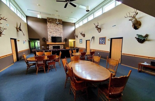 Boyd County Cabin | Three Rivers Lodge Room #10
