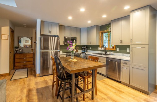 Montague Cabin | Three, Riverside, Cabins