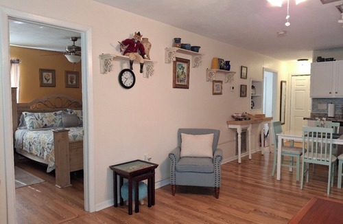 Crystal River Apartment | Three Sisters Cottages