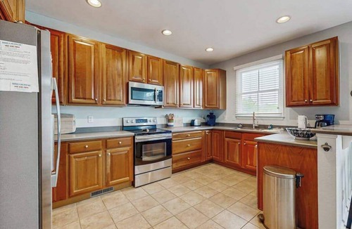Sun Ridge Condo | Three-Story Bayside Resort Retreat W/Shared Pool/Hot Tub, Balcony & Central AC