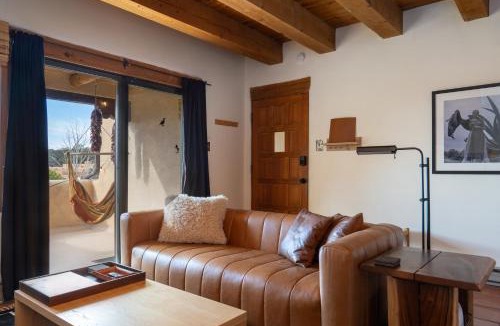 Arroyo Seco House | Three Studios at Canyon Base - 15min to Ski