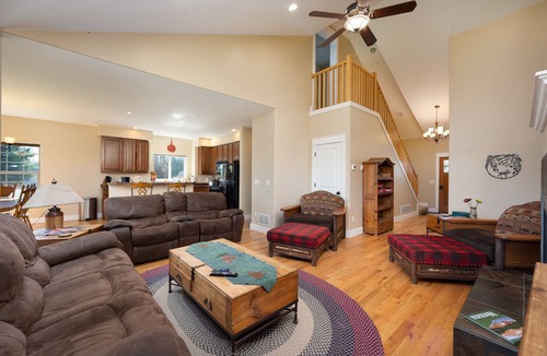 Four Corners House | Three Suites Lodge, Full Private Bathrooms!