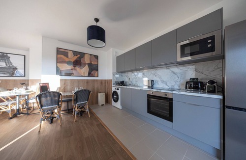 Bagneux Apartment | Three trips, one single stay on the gate of Paris ! You'll love it.