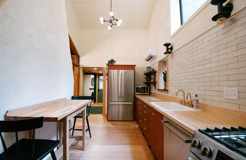 Washougal House | Three waterfalls, a river and Lodge.