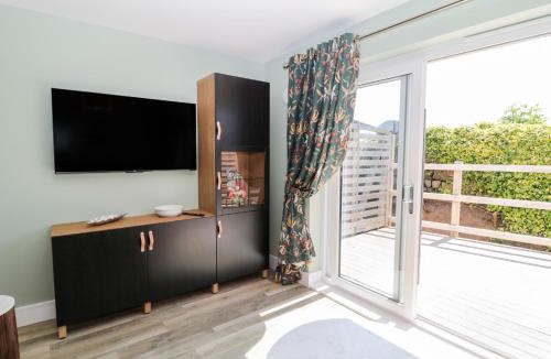 Newton by the Sea House | Thrift Lodge