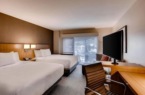 Mountain House Hotel | Thrilling Ski Experience! Four Units, Breakfast, Shuttle, Outdoor Jacuzzi!