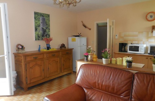 Thueyts House | THUEYTS house located in a large plot with oleanders and palm trees