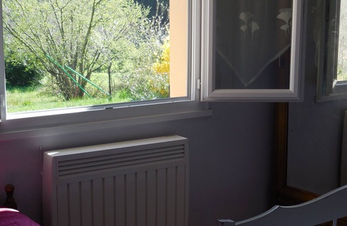 Thueyts House | THUEYTS house located in a large plot with oleanders and palm trees