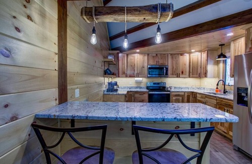 Lewisville Cottage | Thunder Hill Retreat - Spacious/Deck/Hot tub