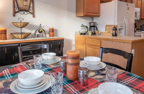 Delta House | Thunder Mountain Vista-Captivating and Memorable