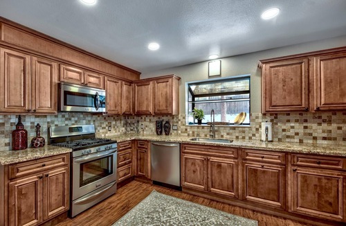 Country Club Estates House | Thunderbird Cabin, family friendly, fenced yard, pet friendly 1760T