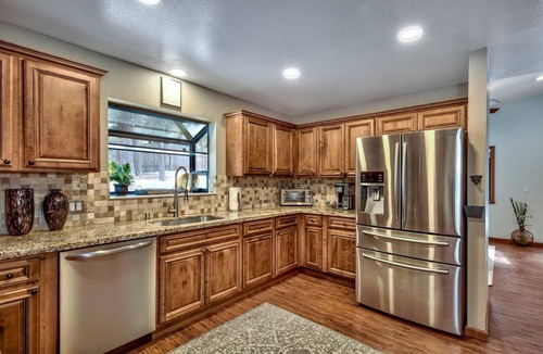 Country Club Estates House | Thunderbird Cabin, family friendly, fenced yard, pet friendly 1760T
