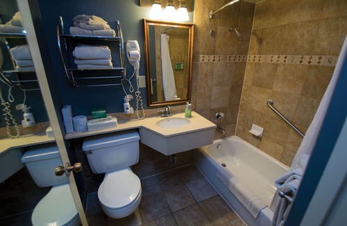 Grand Canyon Village Hotel | Thunderbird Lodge - Inside the Park