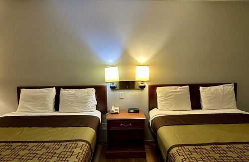 Baraboo Hotel | Thunderbird Motor Inn Baraboo