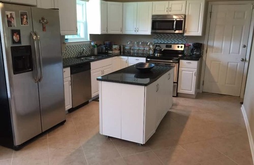 Thunderbolt House | Thunderbolt Home | Clean & Comfortable | Close to Beach and Downtown