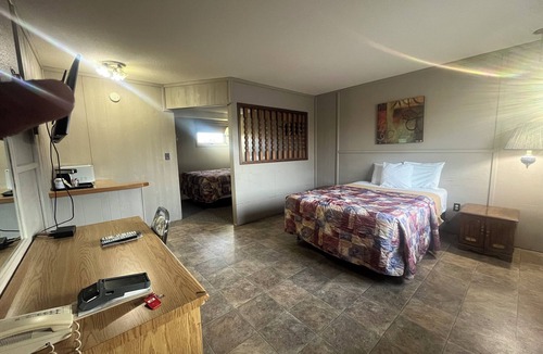 Swan River Hotel | Thunderhill Motel