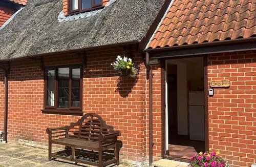 Repps with Bastwick House | Thurnefield Holiday Cottages - Cherry Tree Cottage