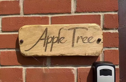 Repps with Bastwick House | Thurnefield Holiday Cottages - Apple Tree Cottage