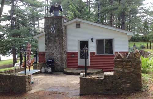 Rideau Lakes House | Ti-De Oaks | Waterfront Cottage on Opinicon Lake