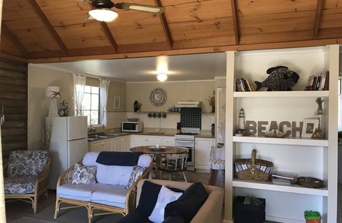 Ocean Grove Cottage | Ti-Tree Village