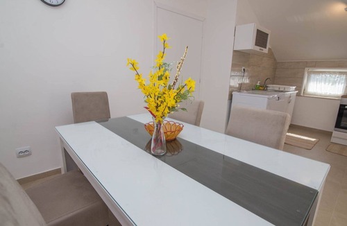 Veli Losinj Apartment | Tia Appartement mit Meerblick by Interhome